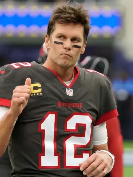 NFL world reacts to Buccaneers decision on Tom Brady